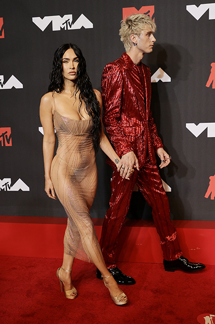 MTV Video Music Awards 2021: Меган Фокс и Колсон Бэйкер на красной дорожке Меган, бойфренд, Бэйкер, звезд, публике, Кортни, встречается, Колсон, своим, обнялисьНа, вышли, видела, исполнителя, следующего, держась, поклонница, затем, большая, КардашьянЯ, премии