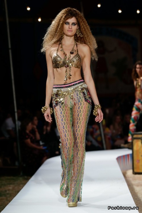 Moschino Круизная коллекция 2019 Moschino Круизная коллекция 2019