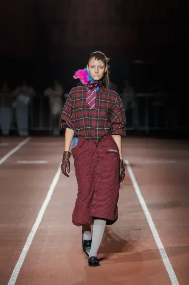 Анастасия Решетова (с новой стрижкой), Елена Перминова, Карина Истомина, Катя IOWA посетили показ 