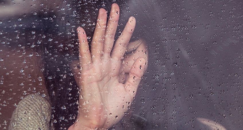 Девочка скончалась при падении из окна квартиры вместе с матерью на Шоссе Энтузиастов