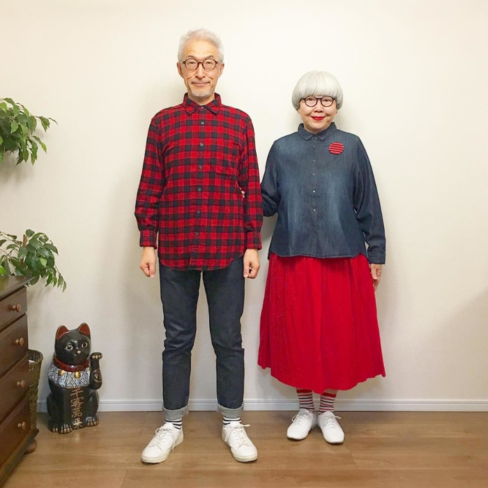 Японская пожилая пара в стиле familly look иода