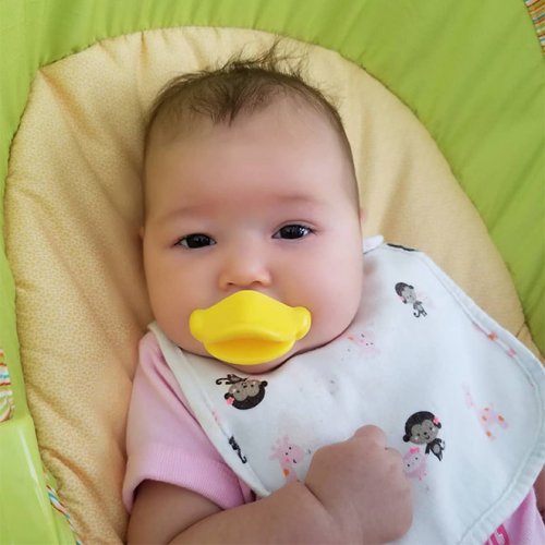 Смешные пустышки для младенцев набирают популярность в Instagram Смешные пустышки для младенцев набирают популярность в Instagram funnypacifier