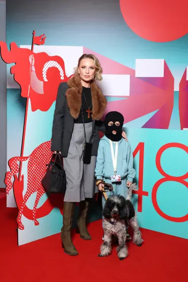 Виктория Исакова, Любовь Аксенова с мужем, Нелли Уварова, Светлана Бондарчук и Максим Матвеев посетили ММКФ-2026 Германика, красную, фильмов, посетили, Павел, дорожку, Премьерные, некоторых, звёзд, кинофестиваляМосковский, международный, пройдёт, кинофестиваль, раскритиковали, апреля, основном, конкурсе, участвуют, наряды, родила