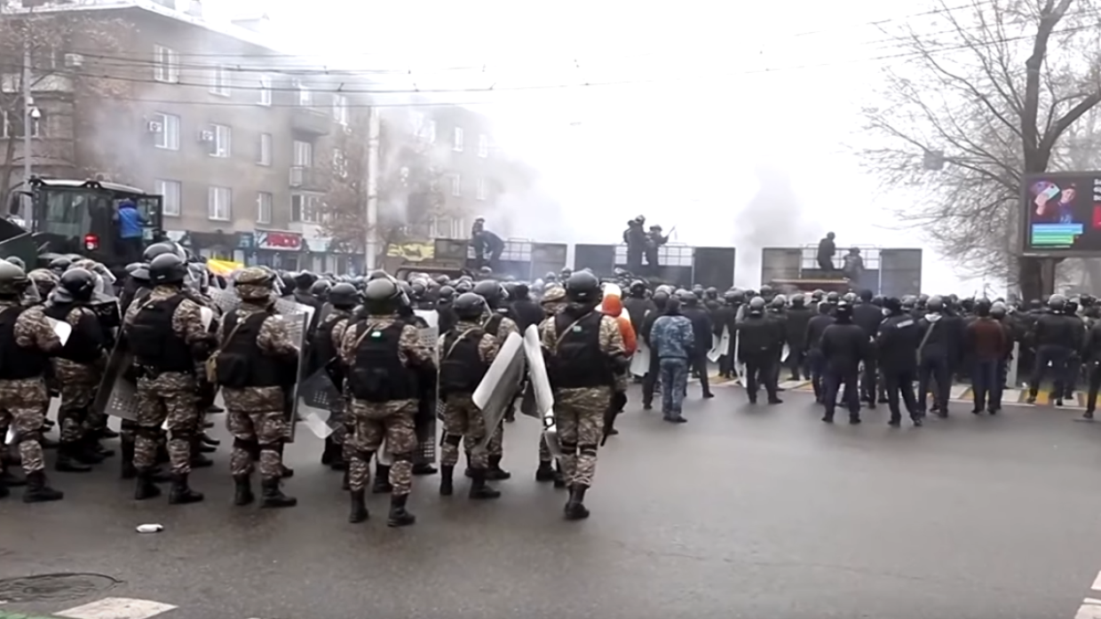 Публицист Союстов: Руководству Казахстана придется системно устранять свои ошибки Политика