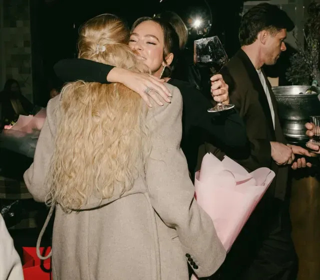 Торт с паспортом РФ: Аглая Тарасова показала новые фото со своего дня рождения после приговора суда рождения, Аглаи, ТарасовойДень, Тарасова, Раппопорт, актёр, актрисы, бывший, Колокольников, грамма, родила, Антон, Чайкина, отношениях, актриса, спела, друзьями, Аглая, туфлях, блистала