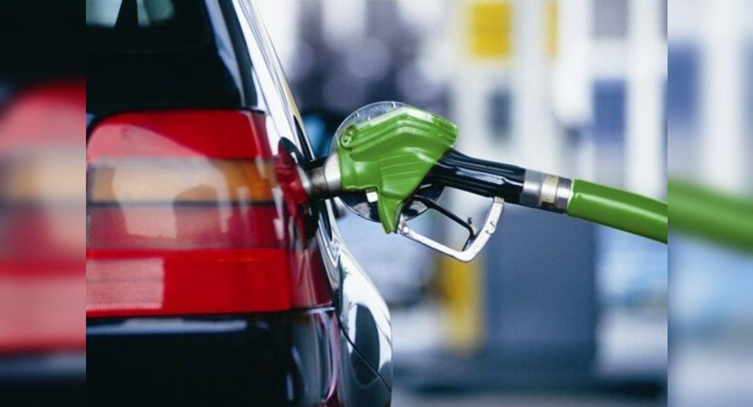 Многие заправки в Москве и Подмосковье недоливают бензин