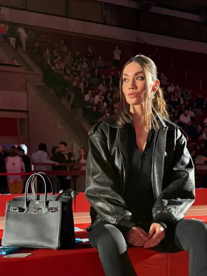 Анастасия Решетова (с новой стрижкой), Елена Перминова, Карина Истомина, Катя IOWA посетили показ 