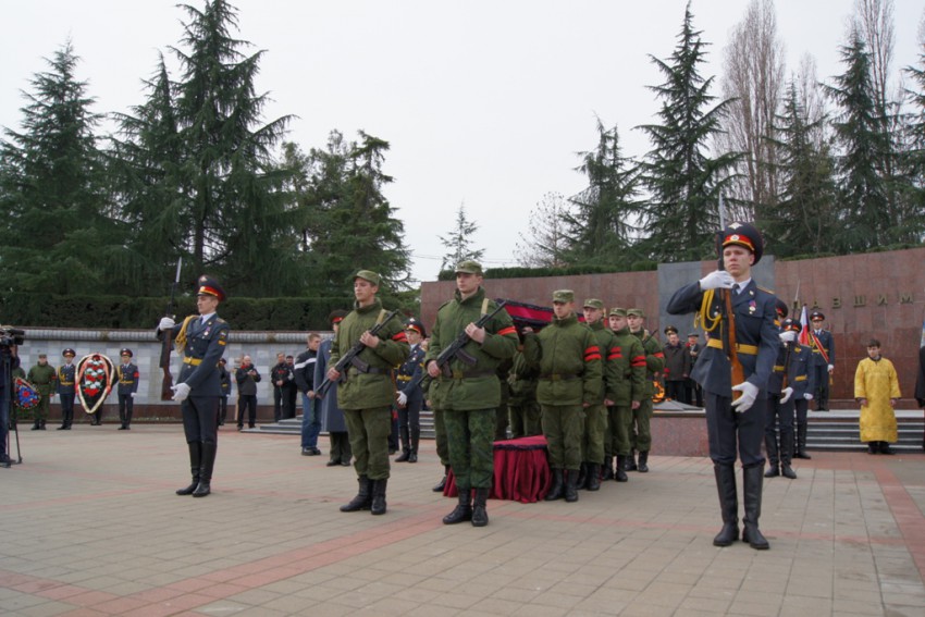 20.02.2013 на Мемориале, состоялось захоронение останков пилотов, погибших летом 1942 года в р-не Бабук-Аула