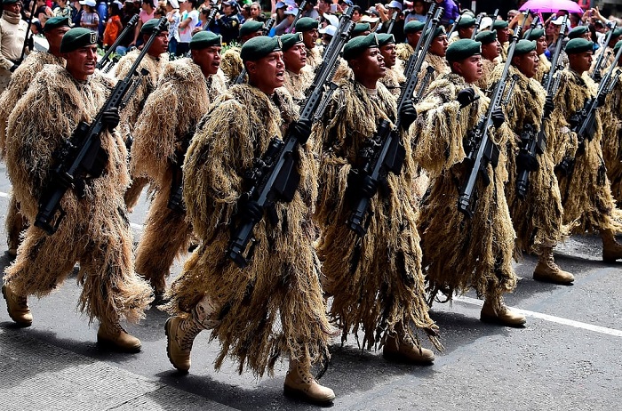 Колоритные фотографии с военных парадов разных стран мира воины,интересное,парад,солдаты,фотография,шествие