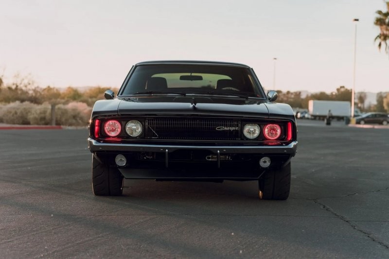 Великолепный Dodge Charger 1968 года с современным двигателем HEMI и классической внешностью