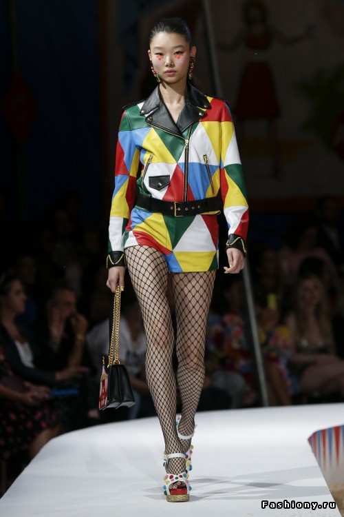 Moschino Круизная коллекция 2019 Moschino Круизная коллекция 2019