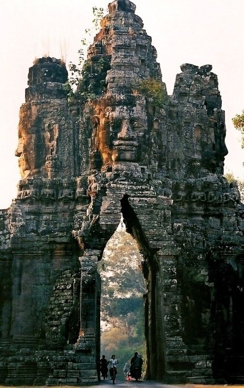 19-The-gate-of-Angkor-Thom-Cambodia