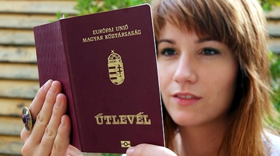 Почему Венгрия передумала и начала массово забирать паспорта у украинцев?