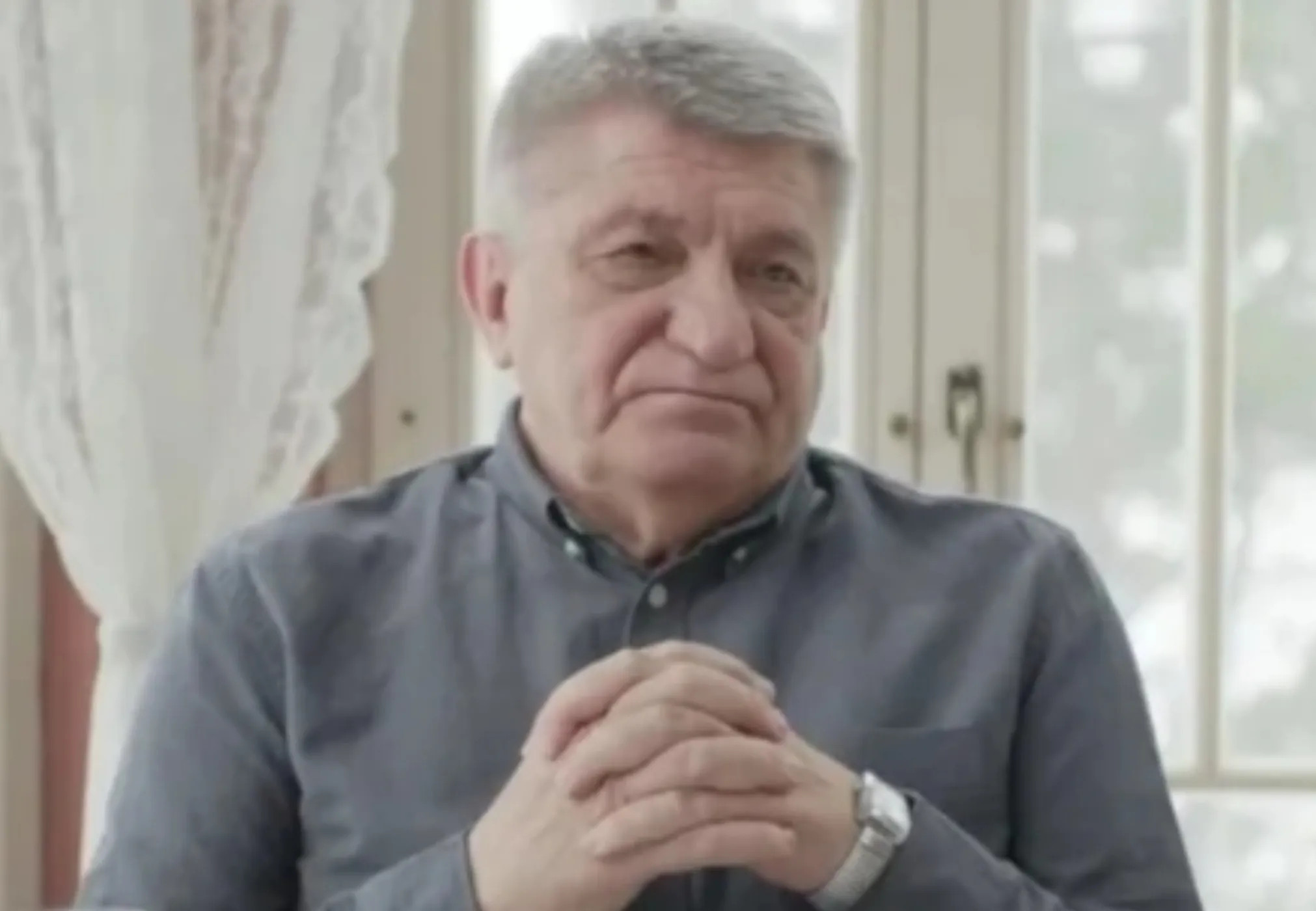 "Невежливо, грубо, по-хамски". Режиссёр Александр Сокуров прокомментировал решение ММКФ лишить его награды