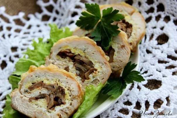 Куриные рулетики с грибами и омлетом — прекрасная закуска к праздничному столу