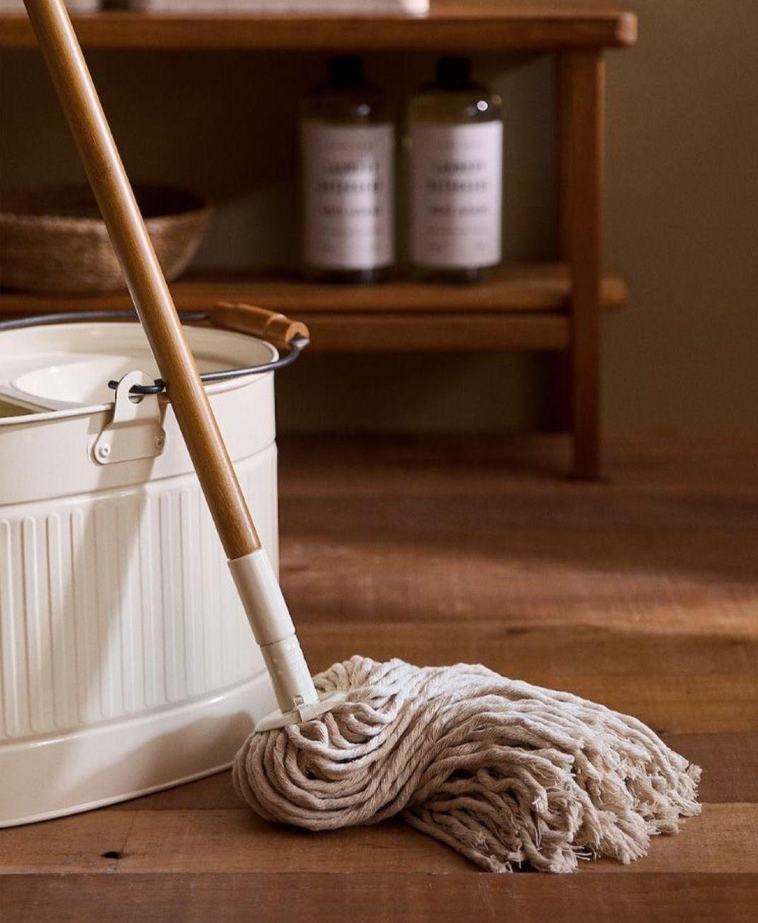 Как часто нужно убирать в доме на самом деле, чтобы долго не было пыли нужно, уборки, ванной, каждый, неделю, поверхности, комнате, вымыть, чтобы, всегда, чтото, часто, после, порядок, эксперты, также, регулярно, советуют, налет, специальные