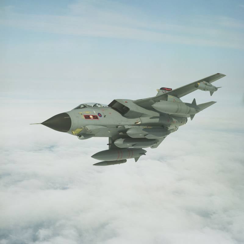 Украина получила крылатые ракеты Storm Shadow Украина получила крылатые ракеты Storm Shadow оружие