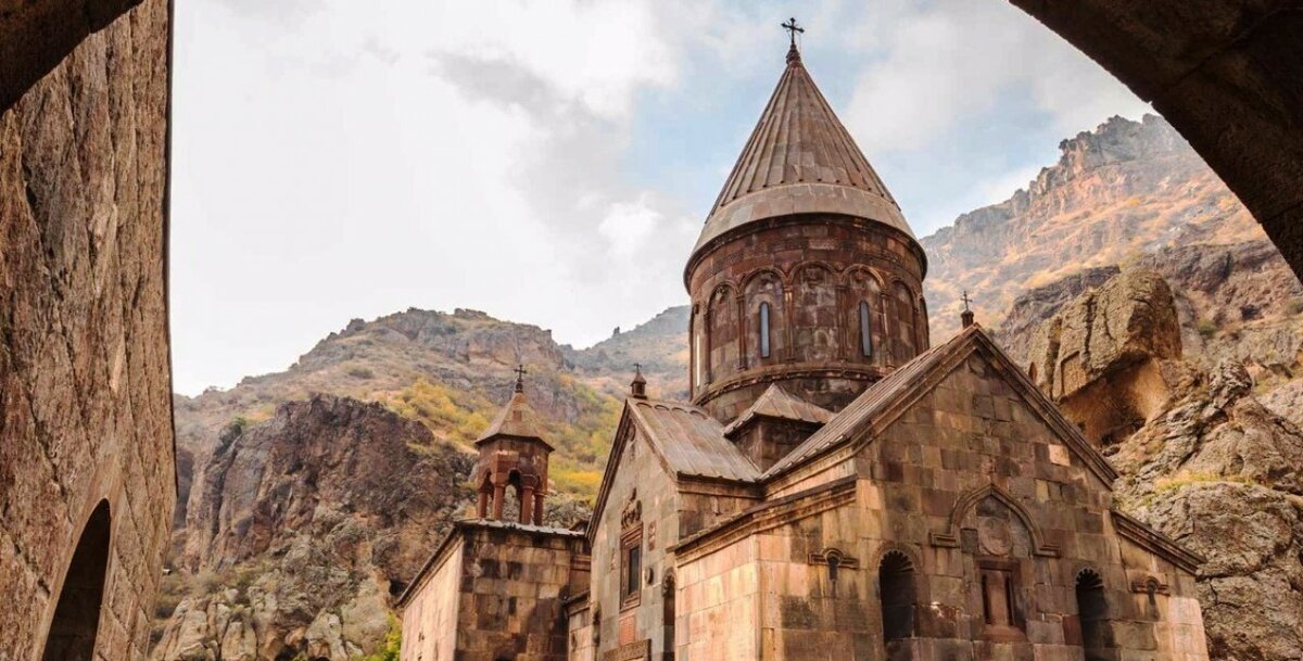 «Убежали в горы Араратские». Библия об Армении