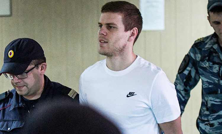 Александр Кокорин и Павел Мамаев приговорены к полутора годам колонии Александр Кокорин и Павел Мамаев приговорены к полутора годам колонии Звезды,Новости о звездах
