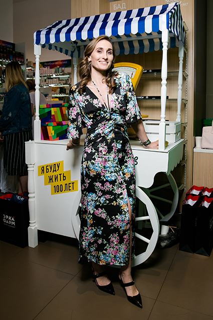 Бьюти-дайджест: от Марго Робби в рекламе духов Chanel до нового магазина Sephora Новости красоты,Ябудужить100лет