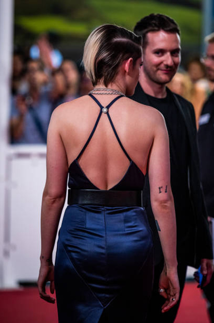 Рок и гламур: два новых образа Кристен Стюарт на Сан-Себастьянском кинофестивале Рок и гламур: два новых образа Кристен Стюарт на Сан-Себастьянском кинофестивале Звездный стиль