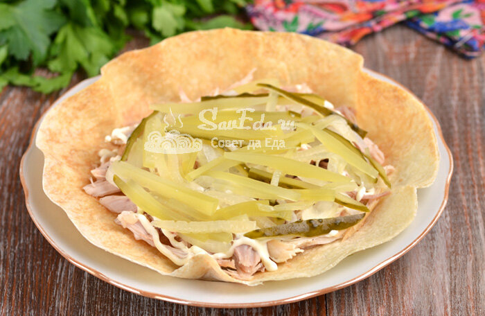 В этих салатах прекрасное сочетание продуктов. Они получаются вкусными, сочными, сытными и отлично подходят для праздничного стола. Один из них у меня всегда есть на праздничном столе.-5