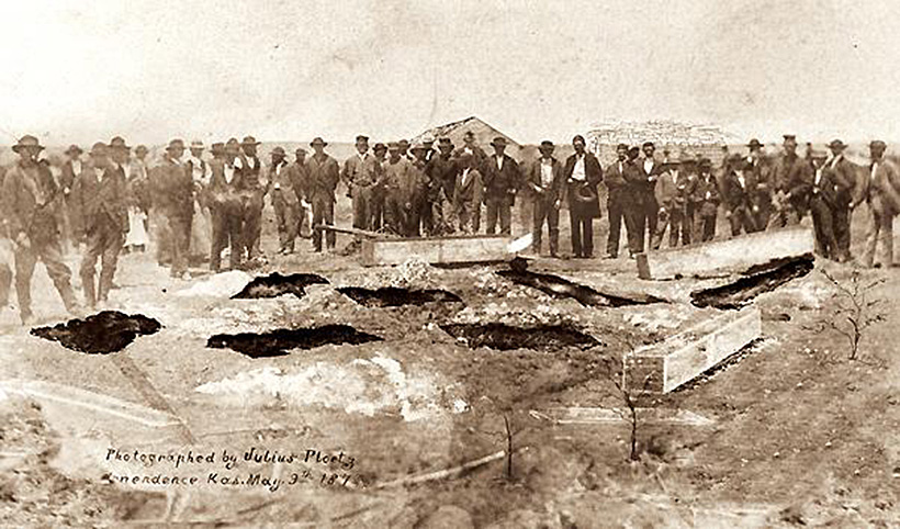 Раскопки могил жертв семейства Бендеров