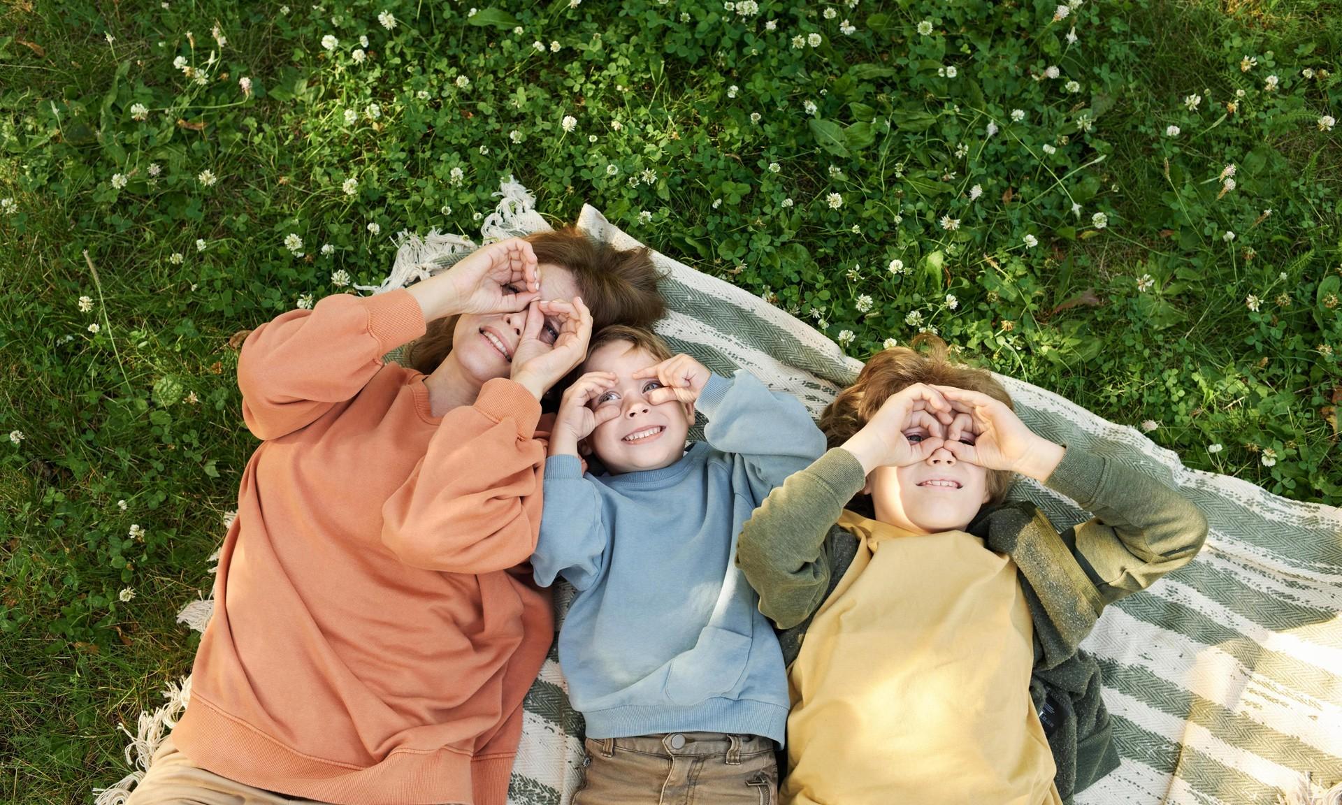 Оранжерея, термы и экспедиция в парк: чем занять ребенка на майские праздники — 10 идей для всей семьи