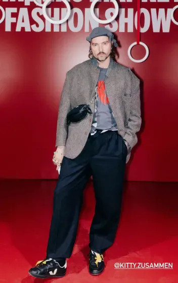 Анастасия Решетова (с новой стрижкой), Елена Перминова, Карина Истомина, Катя IOWA посетили показ 