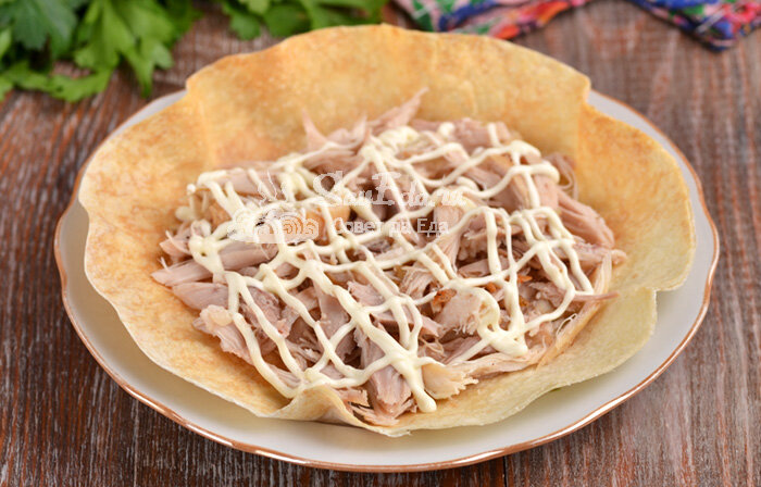 В этих салатах прекрасное сочетание продуктов. Они получаются вкусными, сочными, сытными и отлично подходят для праздничного стола. Один из них у меня всегда есть на праздничном столе.-3