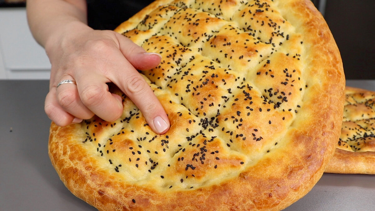 Сегодня вместе испечём мягкие, вкусные, домашние лепёшки или, как их ещё называют, турецкий хлеб. Они получаются мягкими, воздушными и выпекаются в духовке моментально.-13-3