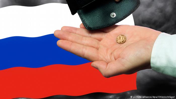 Российский флаг и 10 рублей