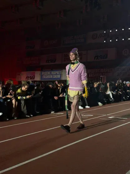 Анастасия Решетова (с новой стрижкой), Елена Перминова, Карина Истомина, Катя IOWA посетили показ 