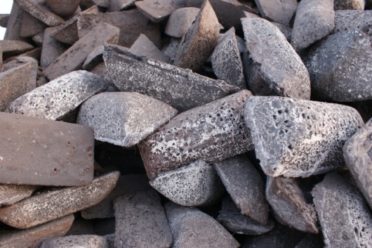 Почему некоторые двигатели отлиты из алюминия, а некоторые из чугуна? Какие из них лучше? Почему некоторые двигатели отлиты из алюминия, а некоторые из чугуна? Какие из них лучше? авто и мото