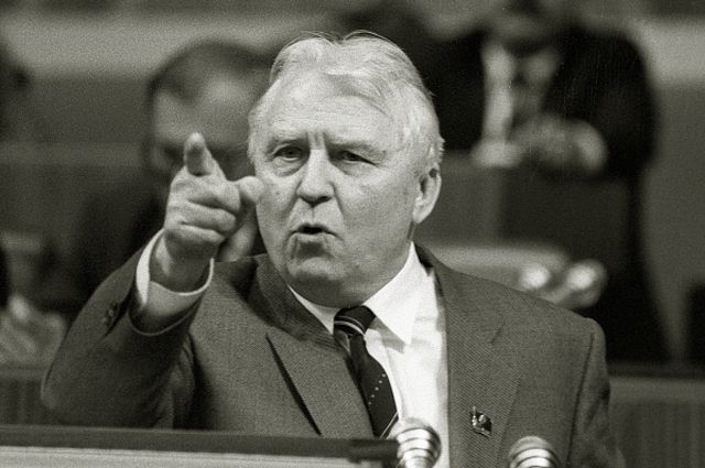 Член Политбюро ЦК КПСС Егор Лигачев. 1990 год.
