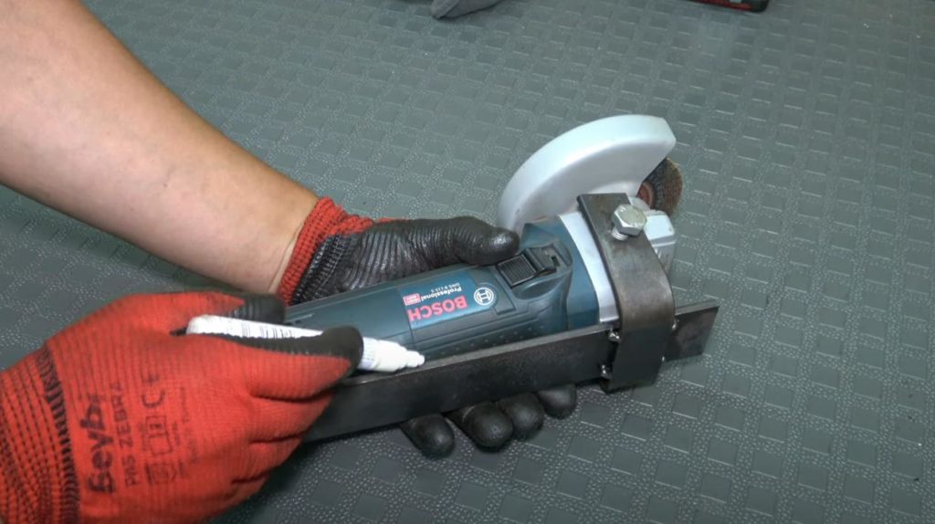 Отрезной станок с протяжкой и регулировкой по высоте