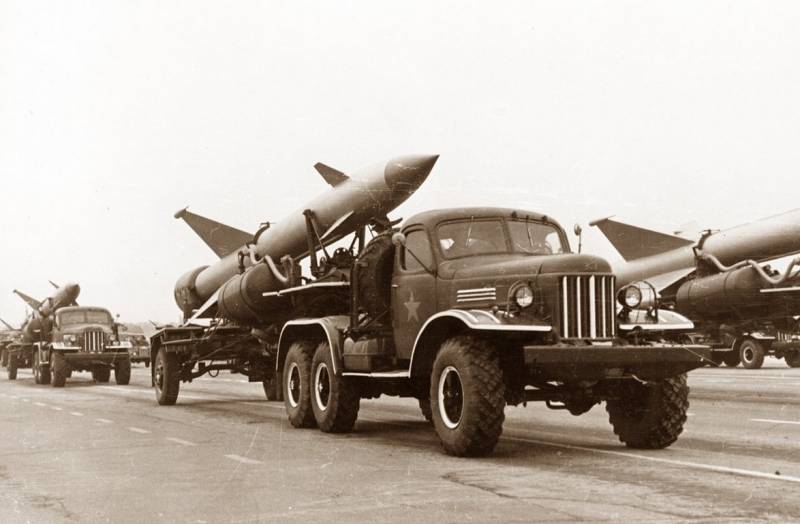 ЗИЛ-157: «автомат Калашникова» среди армейских грузовиков ЗИЛ-157: «автомат Калашникова» среди армейских грузовиков оружие