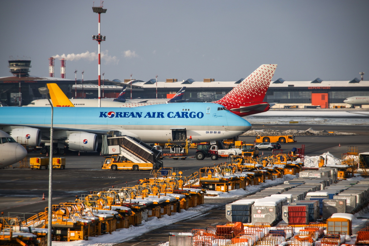 авиасообщения. авиарейсы из казахстана. открыты ли авиасообщения. самолет российских авиалиний. открыты ли авиасообщения.