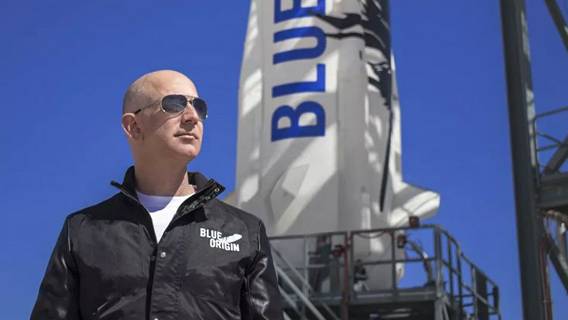 Blue Origin объявила, что вместе с Джеффом Безосом в космос полетит 18-летний студент ИноСМИ