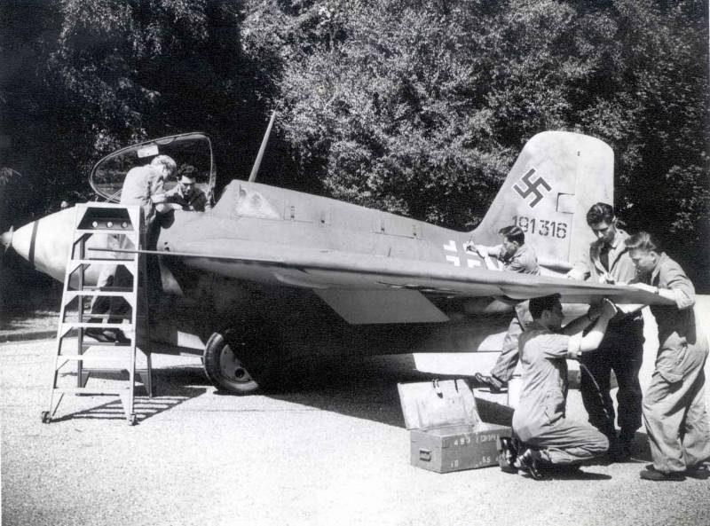 Боевые самолеты. Наглый, быстрый, бесполезный Боевые самолеты. Наглый, быстрый, бесполезный ввс