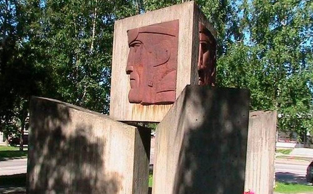 Солдат НАТО в Эстонии оскорбил память павших советских воинов