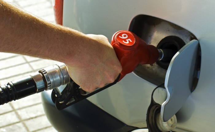 Заправка бензина с большим октановым числом добавляет мощности и даже немного сокращает расход. | Фото: avtomaniya.com.