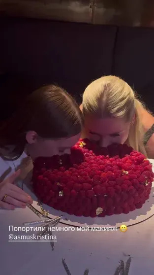 Кристина Асмус отметила 38-й день рождения с дочерью от Гарика Харламова и друзьями Асмус, Кристины, рождения, Кристина, Чайкина, дочерьюДень, Валерий, развода, ЦукановаКотт, АсмусКристина, Харламова, стали, бывшего, позже, Евдокимовым, продюсером, Романом, встречалась, актёром, Бурцом