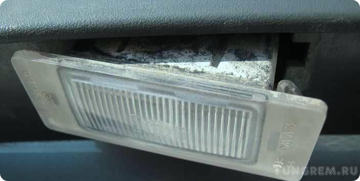 Меняем лампы подсветки номера Lada Kalina