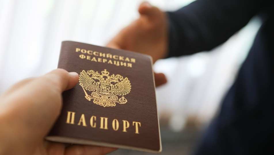 Чехия больше не признает российские паспорта без биометрии
