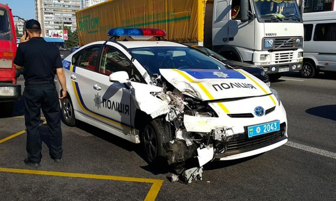 Украинские полицейские за семь месяцев разбили 461 служебный автомобиль