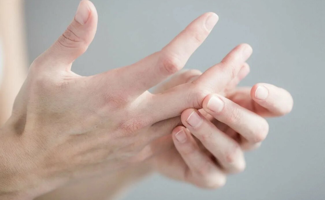 Делаете ли вы массаж пальцев рук? На самом деле мы очень редко работаем со своими руками, предпочитая лучше промассировать шею, лицо или спину.-3