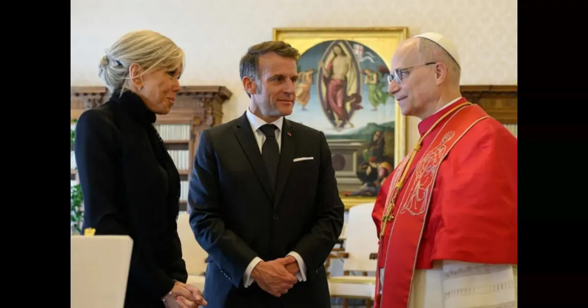 Брижит и Эммануэль Макрон встретились с папой римским