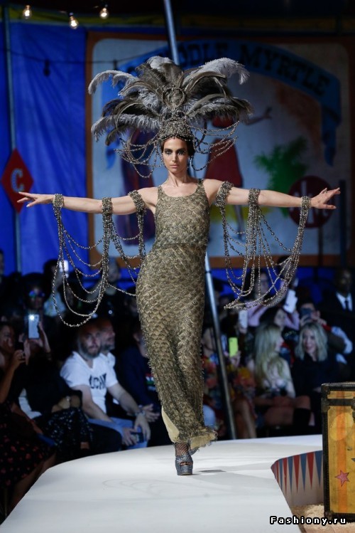 Moschino Круизная коллекция 2019 Moschino Круизная коллекция 2019