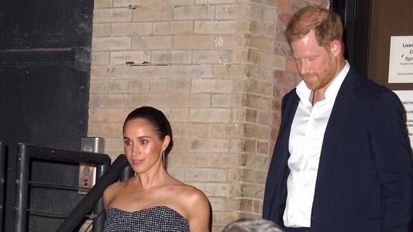 Принц Гарри в панике: он может, вслед за Эндрю, потерять свой титул - актуальные новости по теме Гарри на Toplenta